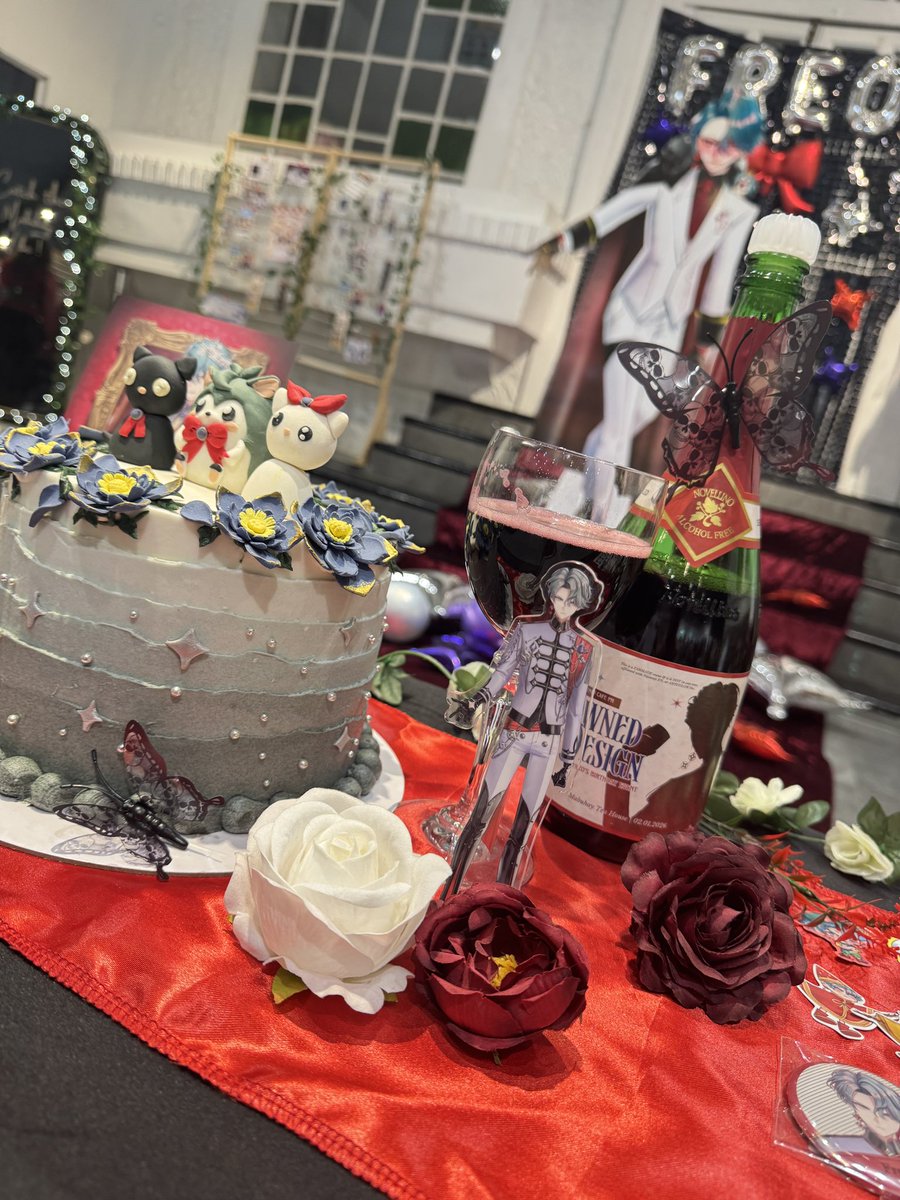 jamiedesuyo's tweet photo. Happy birthday, Tenchou! ❤️🩶

₊˚✧𑁍.ೃ࿔*:･₊˚✧𑁍.ೃ࿔*:･

生まれてくれてありがとうございます！
Thank you for introducing me to a lot of amazing people (livers and fans); I will treasure everything I gained ever since meeting you.
全力全開で応援しています！

#FreoBirthday2026

PS: the last two photos here are some photos I took during an event I attended to celebrate your birthday. I love the birthday cake so much 😆