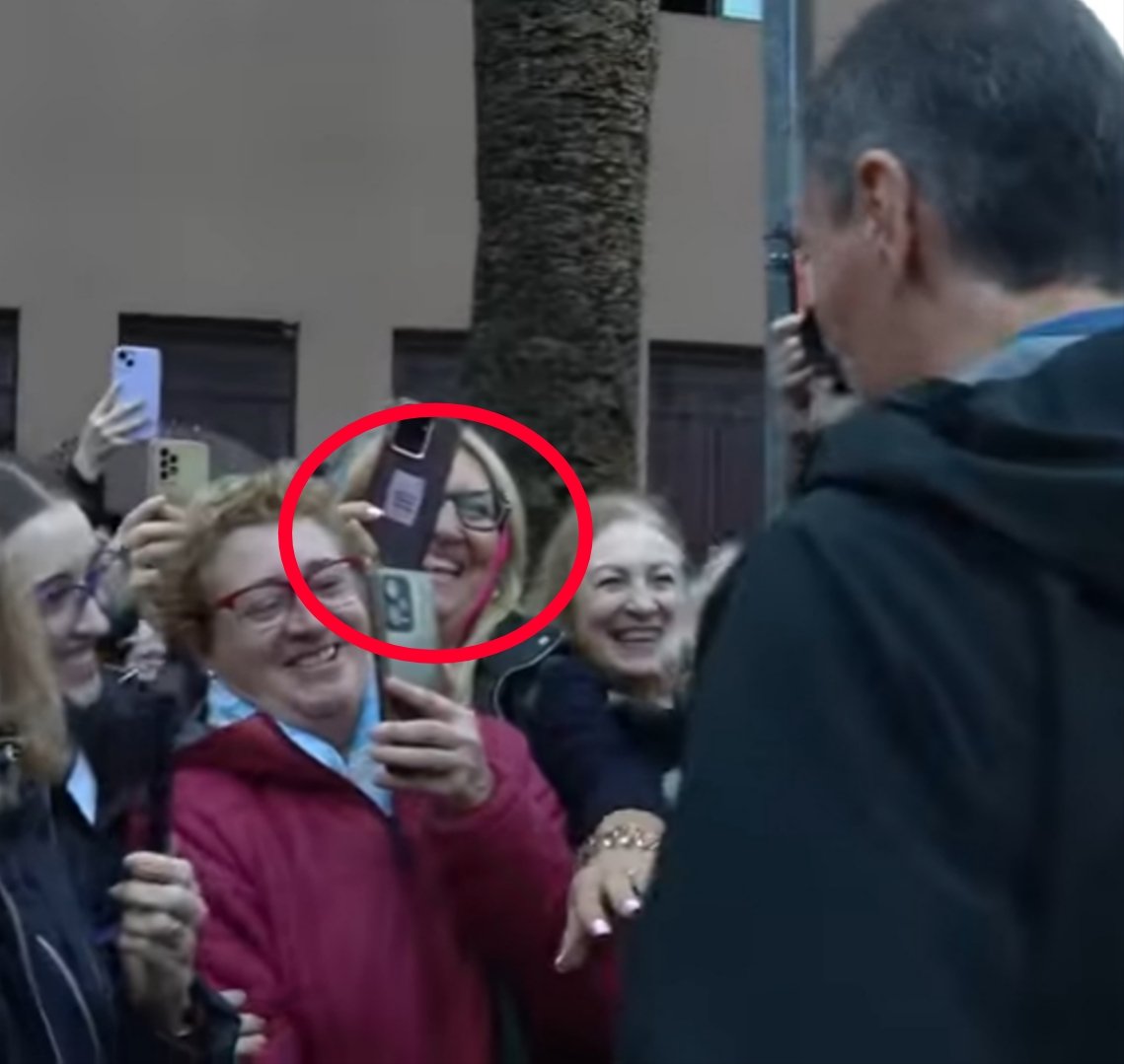 papavenaqui1's tweet image. Salta la sorpresa en las gaunas!!!!
Es todo tan chusco, tan grosero,tan...Maduro, tan bananero.