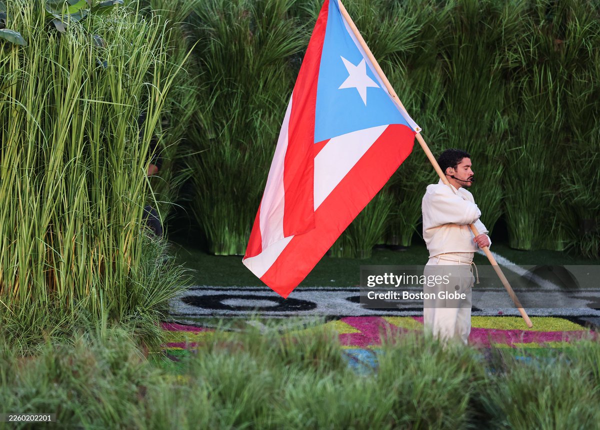 Language shouldn’t divide us — it should connect us. After Bad Bunny’s Super Bowl halftime, America’s discomfort with Spanish revealed deeper issues of identity, belonging, and who gets heard. 🌎🗣️

newsamericasnow.com/voices-of-the-…

#SuperBowl #puertorico, #caribbean, #benito, #badbunny