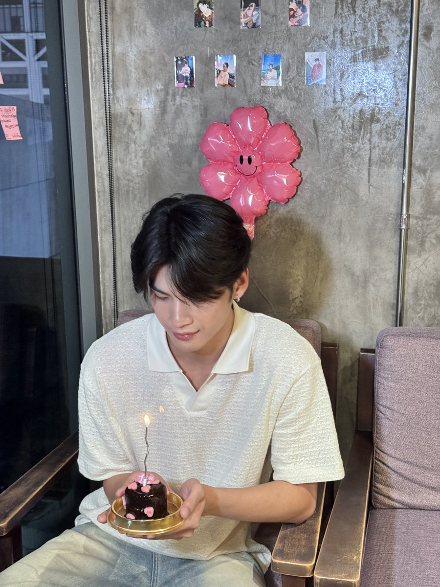 ขอบคุณสำหรับทุกคำอวยพรนะคับ นอร์ทดีใจมากๆ จะสร้างผลงานออกมาให้ดีที่สุด ฝากติดตามนอร์ทด้วยน้าาาา🥰 รักทุกคนที่สุดเยยย💕

#JaoNorth #North21stBDay