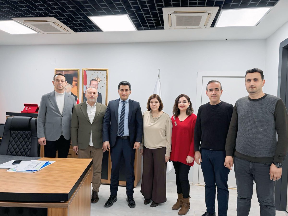 TKGM Hatay 12. Bölge Müdürümüz Sn. <a href="/eyyup_gencer/">Eyyüp GENCER</a> Beyi makamında  <a href="/adanabms/">Bayındır Memur-Sen Adana</a>  Şube Başkanı Türkan Mutlu ve Osmaniye BMS Şube Başkanı  <a href="/mevcilll/">Mmst Evcilik</a> ile birlikte ziyaret ettik. Nazik ev sahipliği ve misafirperverliği için Bölge Müdürümüze şahsım ve teşkilatım adına çok teşekkür ederim.