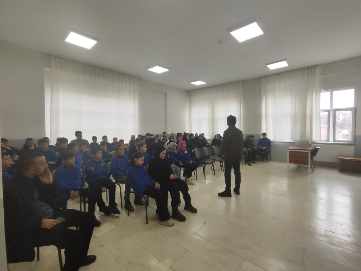 gemerekiho's tweet photo. İlçe vaizimizin okulumuzu ziyaretiyle öğrencilerimiz Ramazan ayının manevi iklimini yakından tanıma fırsatı buldu.
Gerçekleştirilen sohbet için kendisine teşekkür ederiz.
@sivasvaliligi @sivasmem @gemerekmem https://t.co/SPEQpt1QFe