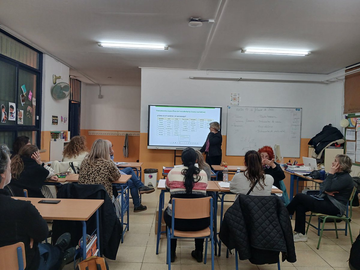 Maria Jose Catalán comparte como trabajar el vocabulario específico  de cada género textual en la segunda sesión formativa del PCT CEIP La Paz 
<a href="/CEPdeSevilla/">CEP de Sevilla</a>