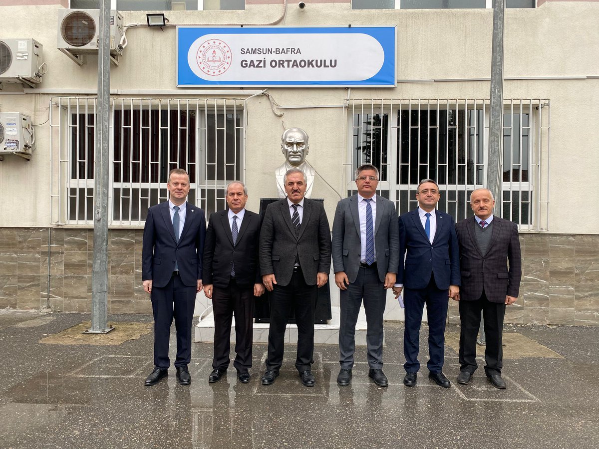 6/A sınıfı öğrencimiz Beyza Yıldırım’ın Bakanımıza yazdığı mektup karşılıksız kalmadı.Gönderilen mektup ve hediyeler, İl Milli Eğitim Müdürümüz tarafından öğrencimize takdim edildi.Bu anlamlı karşılık hepimizi gururlandırdı.
<a href="/Yusuf__Tekin/">Yusuf Tekin</a>
<a href="/tcmeb/">Millî Eğitim Bakanlığı</a>
<a href="/samsunmem/">Samsun İl Milli Eğitim Müdürlüğü</a>
<a href="/BafraMem/">BafraMem</a>