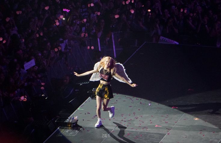 rsfiles97's tweet photo. Happy birthday to our number one girl with the golden voice and an even kinder soul. Rosé, thank you for sharing your heart and story through your music. You deserve all the love, flowers, and happiness today and always my love.

BIG BAD ROSÉ DAY
#Chapter29WithROSÉ https://t.co/YCo0wixbBT