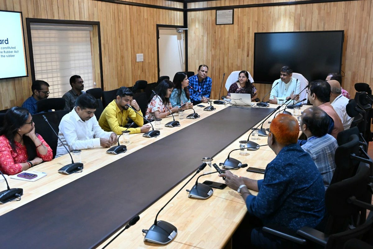PIBodisha's tweet photo. PIB Bhubaneswar Media Delegation Visits Rubber Board, Kottayam

 https://t.co/WKTV5WIqIW https://t.co/nJ7X559OYt