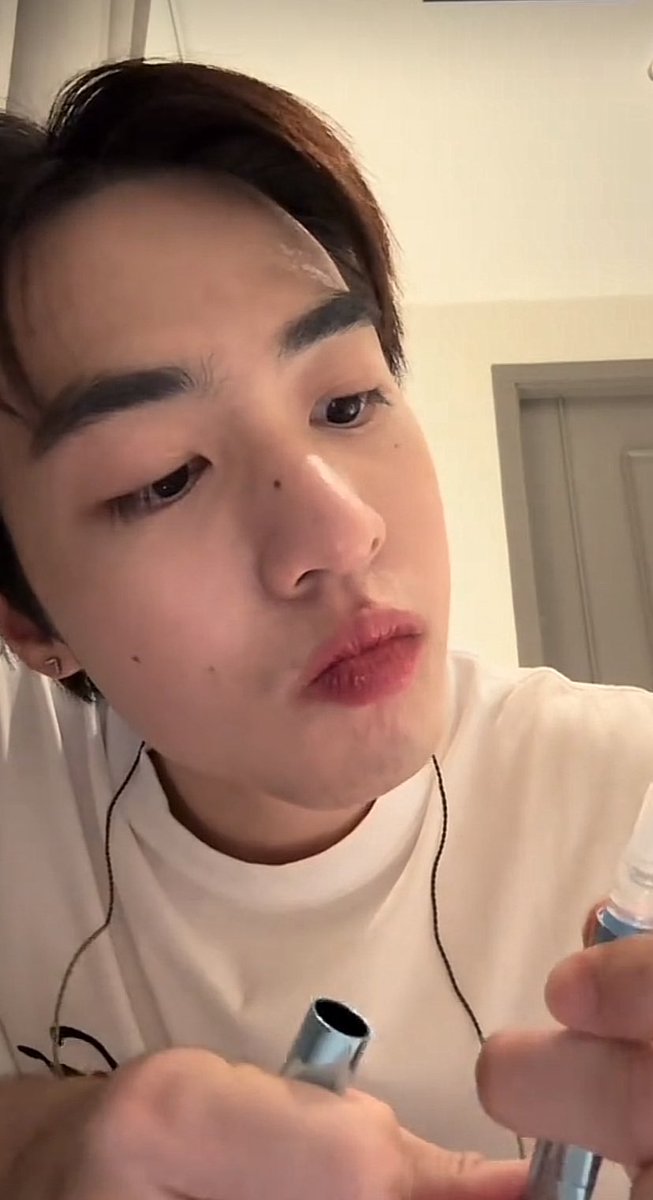 ชีงอน แต่ชีก็ยอมรับสายให้เมะมาง้อชี