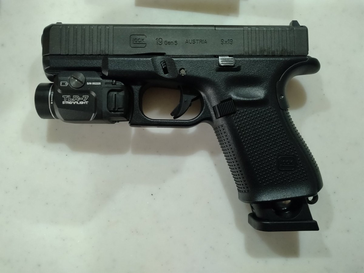 m1807425's tweet photo. マルイのG19gen5をCO2で使いたい病が発動し、今まで使っていたRELOADさんのCO2マガジンでいけると思ったけど🙏
結論は、KJ WORKSさんのCO2マガジンがなんの加工もなく、すごいCO2ガスブロって感じでした🤣
これ、冬もよゆーで遊べるな🥰
#G19gen5
#KJworks https://t.co/0hxNdZCPMB