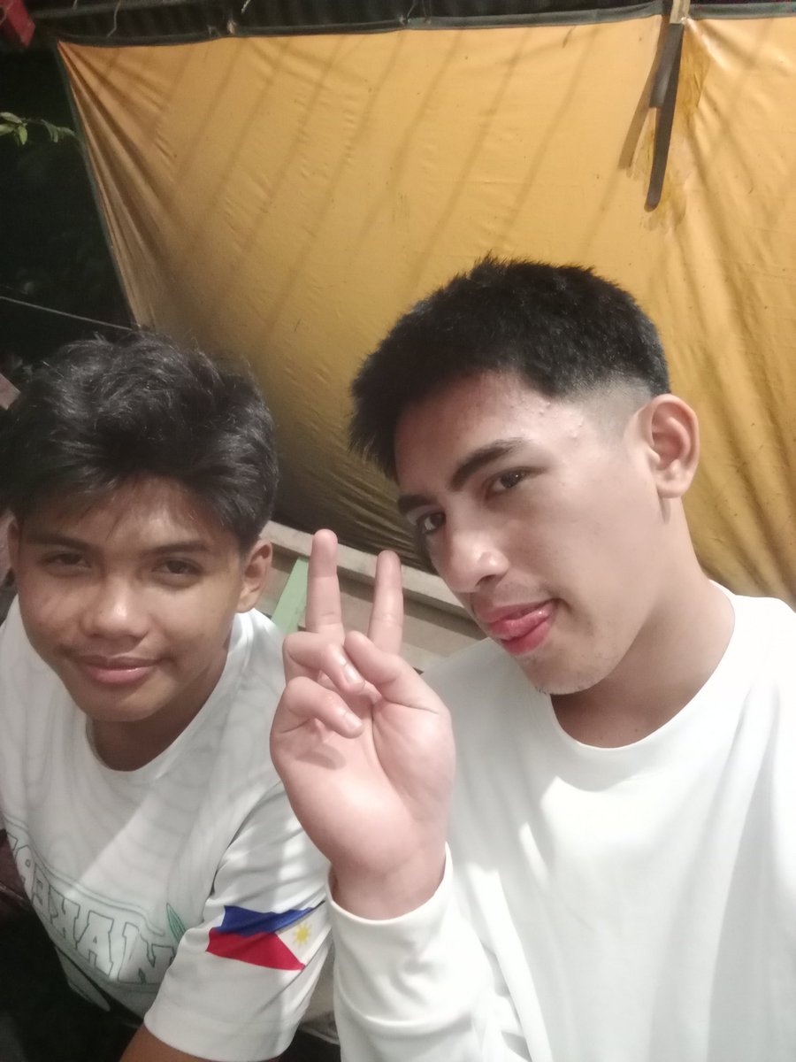 adhara_h07's tweet photo. Unauthorized selfie sa mga chikaa😂. https://t.co/rnj1gknQNa