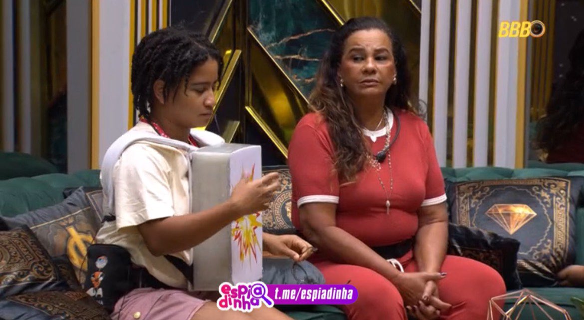 👀 Boneco: “Você tá injuriada?”

Milena: “Eu tô! Não é nem por conta do Monstro, é por conta da companhia…” #BBB26