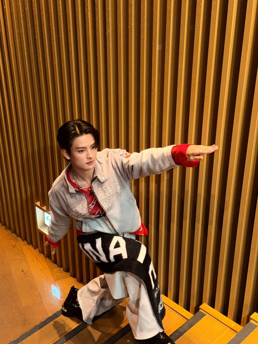 khunppol's tweet image. อยากไปเกาหลีอีกกก🤘🏻
#KHUNPOL
#BUSbecauseofyouishine