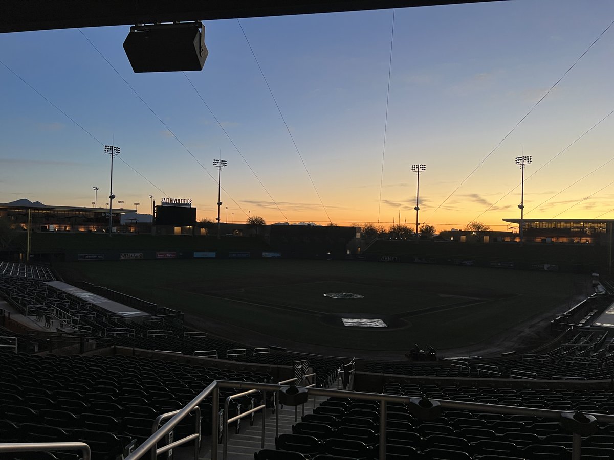 SteveGilbertMLB's tweet image. The sun rises on my 29th season covering the ⁦@Dbacks⁩. Welcome to Spring Training.