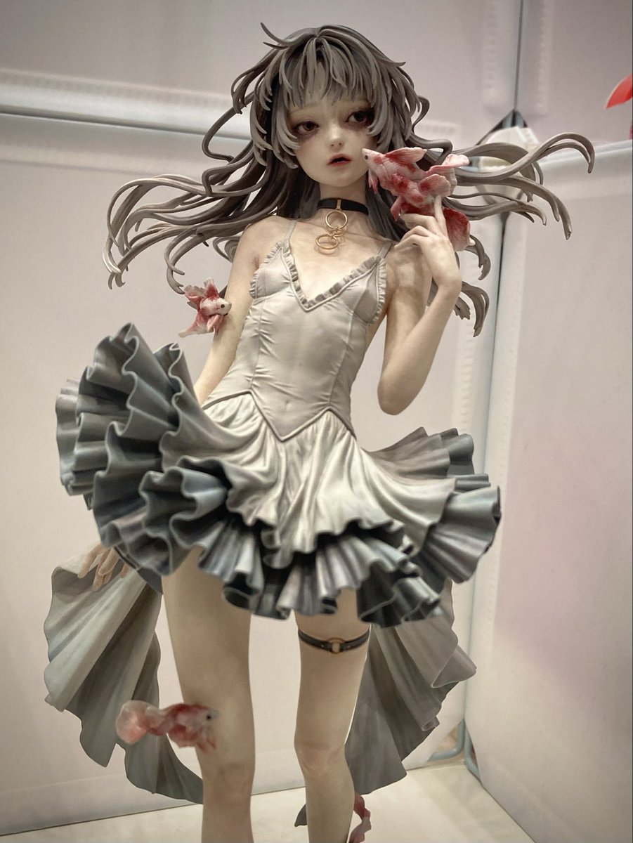 boruti_x_x's tweet photo. ワンフェスの写真

芽々木さん
めちゃくちゃ繊細な造形で、少女の危うさ、あどけなさ、刹那的な感じが凄く美しかった

山本翔さん
いつも「本当にこういうイキモノがいて捕まえてきたのでは」と考えてしまうほど生き物感がすごいです https://t.co/4TMfooQnvj