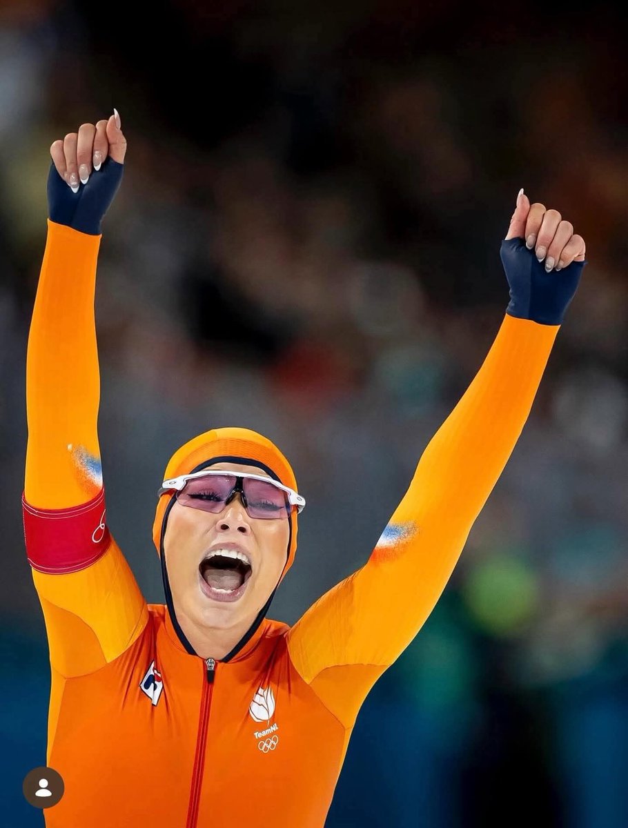 Music54nl's tweet photo. Als je net hebt gehoord dat de muntprijs nog onder de €3,70 is gebleven met de carnaval 💃🎶🎉🍻🥇

🧡🧡#juttaleerdam #jutta #goud #schaatsen https://t.co/UXHikT4wql
