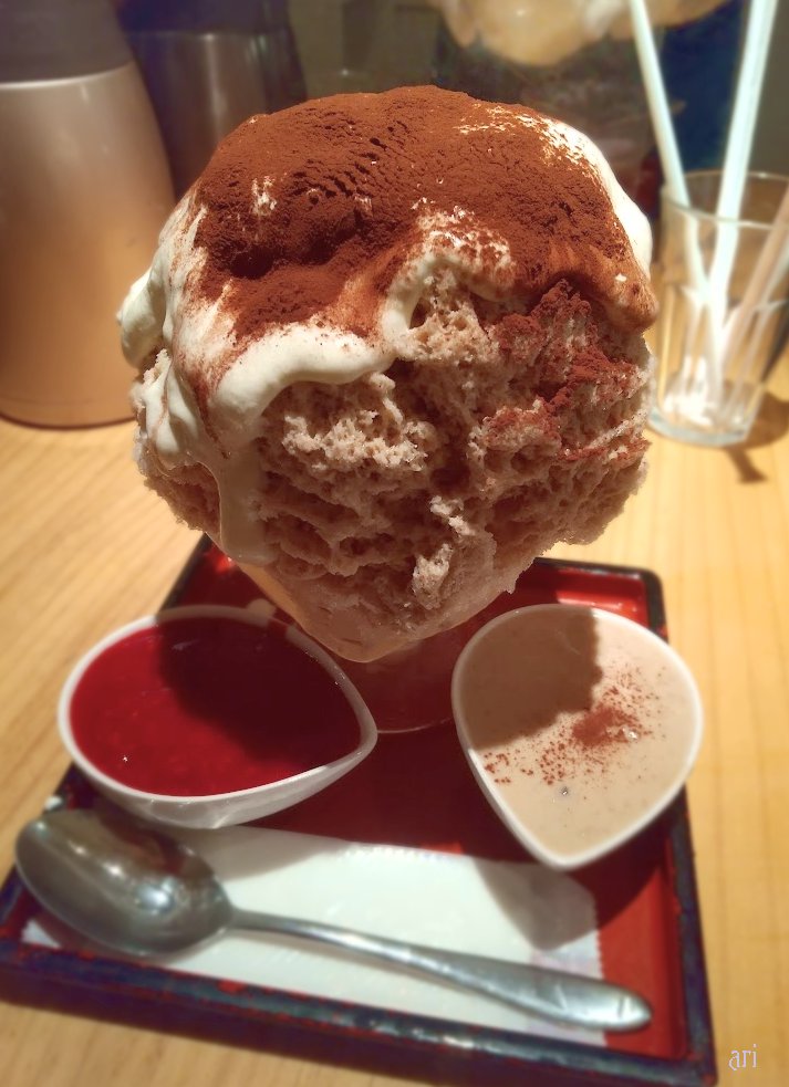 ひみつ堂　ロイヤルティラミス（ラズベリー）＋サービス小鉢モンブラン
はー甘くておいちぃ　ラズベリーも濃くてプチプチあまずっぱい　太っ腹企画ありがたや
（かき氷・時差投稿）