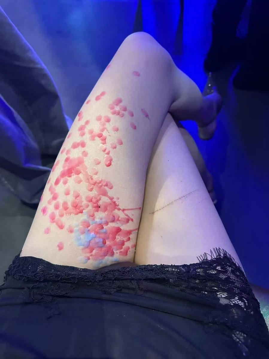 ning950712k5's tweet photo. 第一次尝试用低温蜡烛滴蜡,真TM刺激~ https://t.co/ZEqgSKwas9
