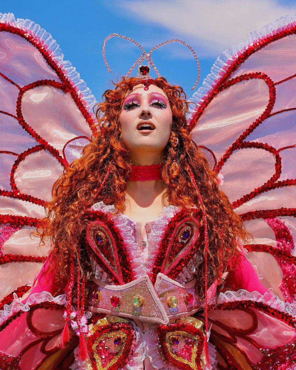 juleskunzite's tweet image. we have 2 lesbian superstars!!