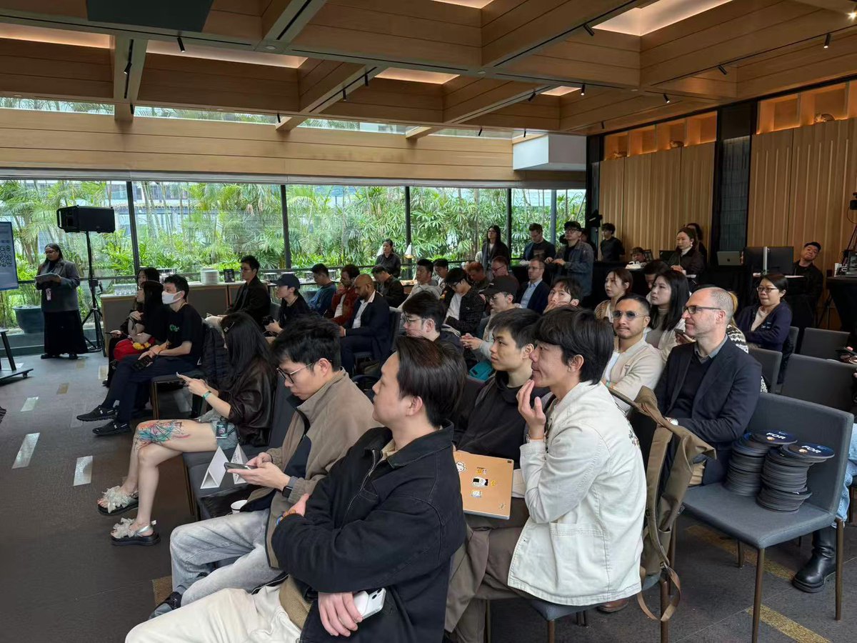 Mantle的活动一如即往的高端大气上档次

这次活动的主题是RWA，见到了很多Mantle和Byreal的新朋友老朋友，非常有价值的一次活动. 

Mantle和Byreal更新了很多在RWA领域，合规以及链上基建的最新进展和探索. 简单总结几点： 

1.