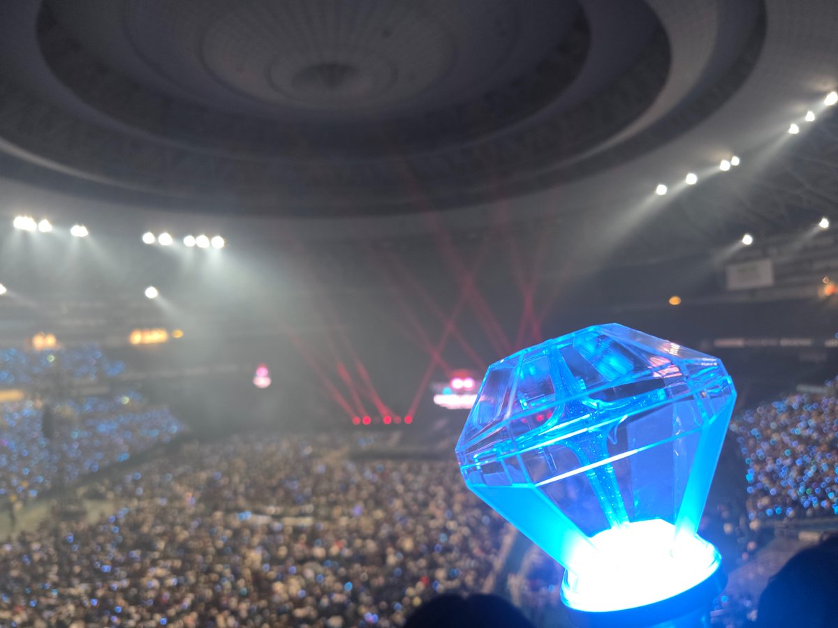 2Sseol's tweet photo. 나의 첫 일본 돔공연! 한국에서도 트라이트 중앙제어 해줘....  천장에 머리 닿을뻔 했지만 넘나 좋았던 것 https://t.co/brWp4AGeyP