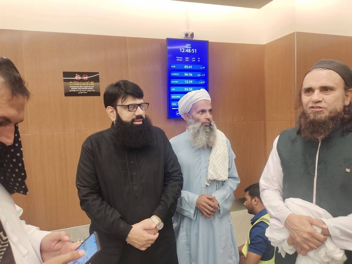 hishamelahi's tweet photo. مفتی طارق مسعود صاحب سے ابو ظہبی ایئرپورٹ پر مسجد میں مختصر ملاقات ہوئی تفصیلی ملاقات پر اتفاق ہوا  مفتی صاحب کینیڈا کے دورے سے واپسی آرہے تھے https://t.co/RYMn6dxI1X