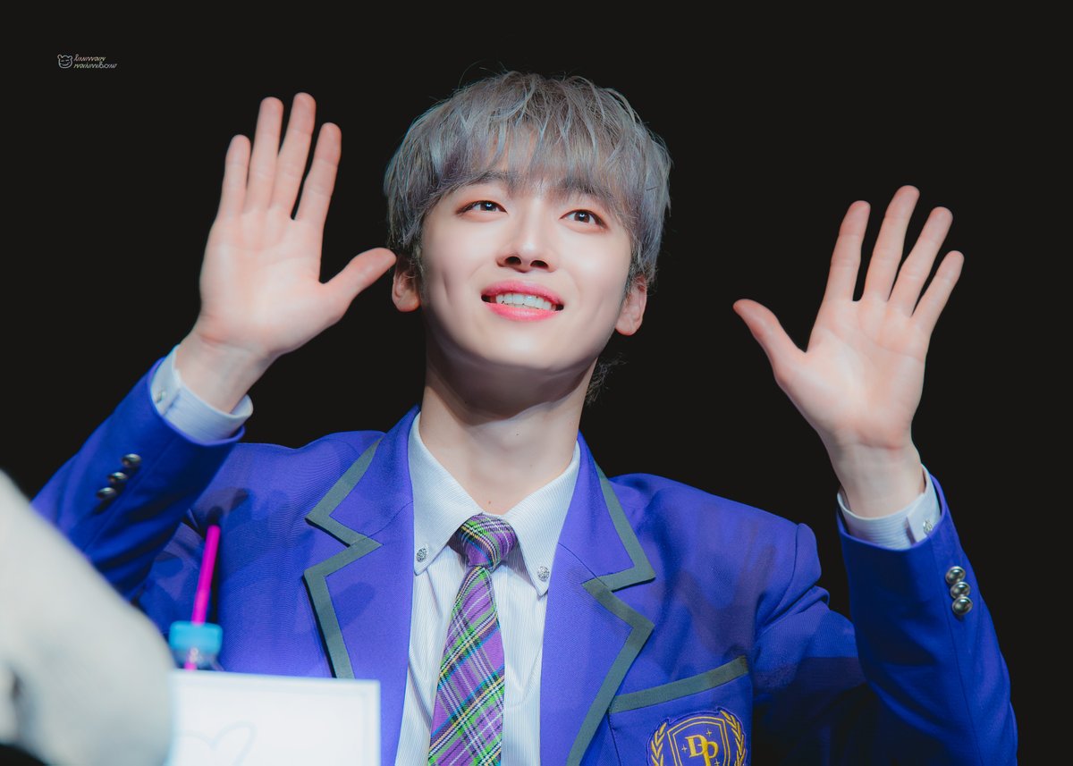 20260204 7시30분 < 타오르는어둠 속에서 > 사인회 
미겔린役  #곽민수 

✨ lunar-rainbow-pic.tistory.com/895