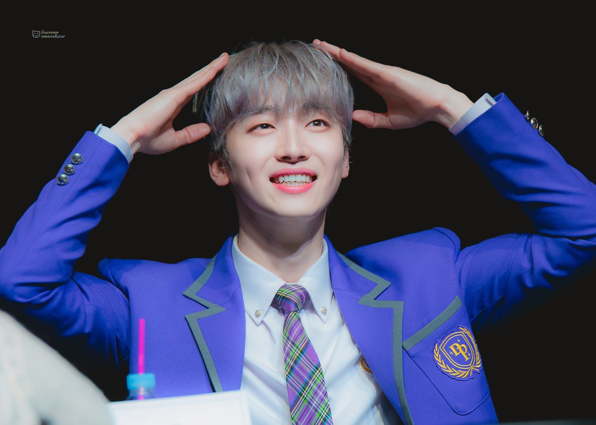 20260204 7시30분 < 타오르는어둠 속에서 > 사인회
미겔린役  #곽민수

🐈🐕‍🦺

✨ lunar-rainbow-pic.tistory.com/895