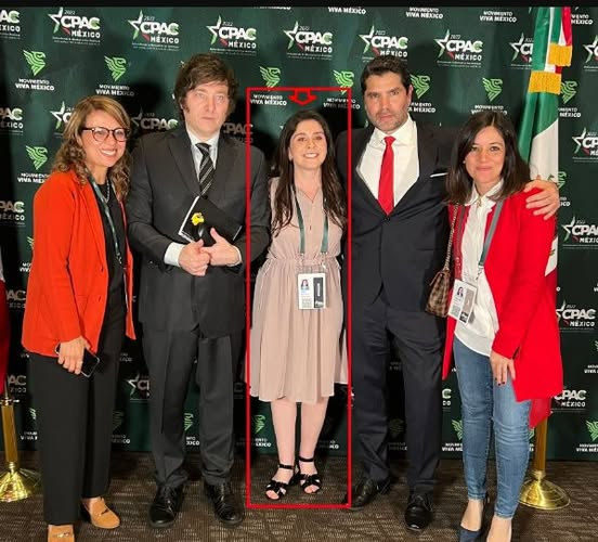 CHIARA BARCHIESI LA LOCA DEL PANDERO CON MAS INASISTENCIAS EN EL PARLAMENTO: 70 DIAS ES SU RECORD CON GOCE DE SUELDO Y DIETA PARLAMENTARIA.
Tiene récord de viajes al extranjero, voto en contra de ley post natal y la uso cuando quedó embarazada.
Voto en contra de ley sala cuna,