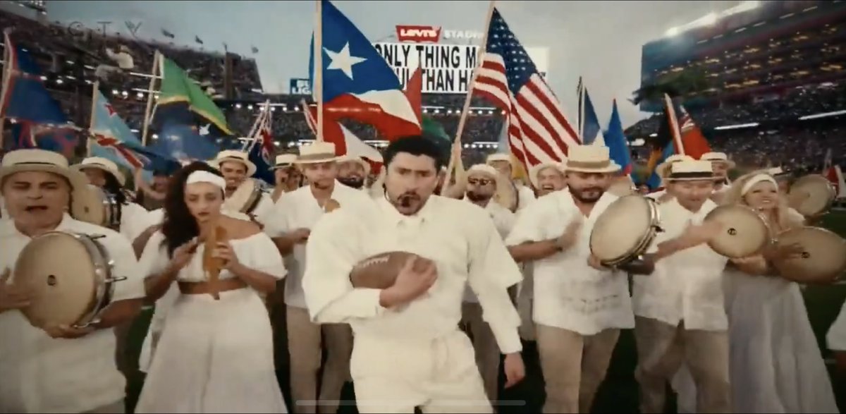 La actuación de Bad Bunny en la Superbowl se estudiará un día en las universidades como uno de los mejores discursos políticos de nuestro tiempo.  Discurso del siglo XXI, eso sí.