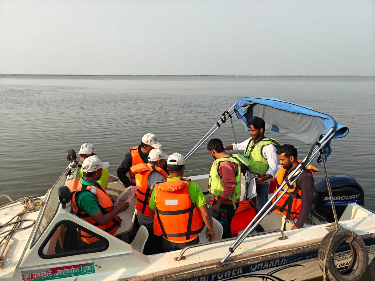 wii_india's tweet photo. The second cycle of Rangewide Dolphin Estimation was initiated in Jharkhand by @wii_India  under @moefcc in collaboration with @Jharkhandvan @DfoSahibganj. @V_kolipakam @lalanikawlni @GobindsagarBha1 @rameshpandeyifs   @ShovanaRay  
@SunnyDeori1
@CAMPA_Dolphin https://t.co/qUKSHvqtN9