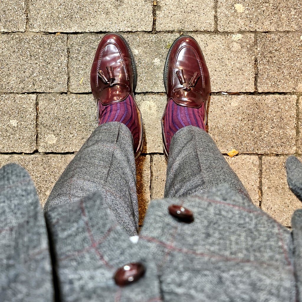LoafersMaster tweet media