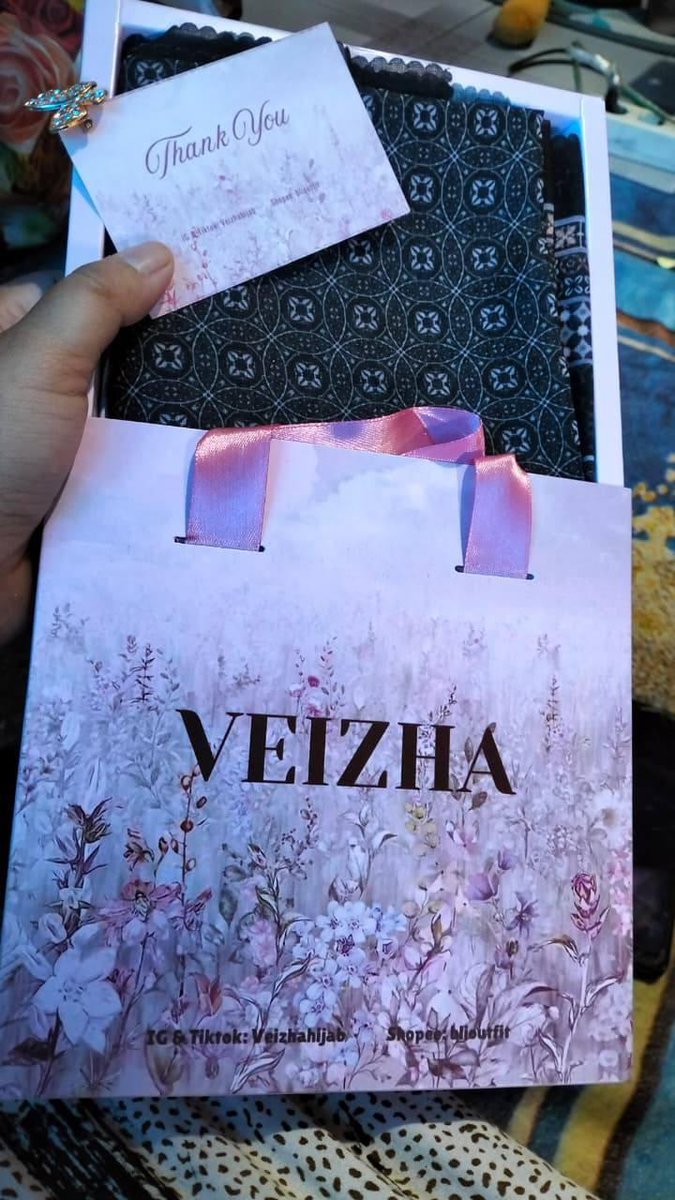 utar30's tweet photo. Rekomendasi Hampers buat BESTie cewek
Harganya mulai 30k

#hijab #hamperslebaran https://t.co/pnVbSQY9ZG