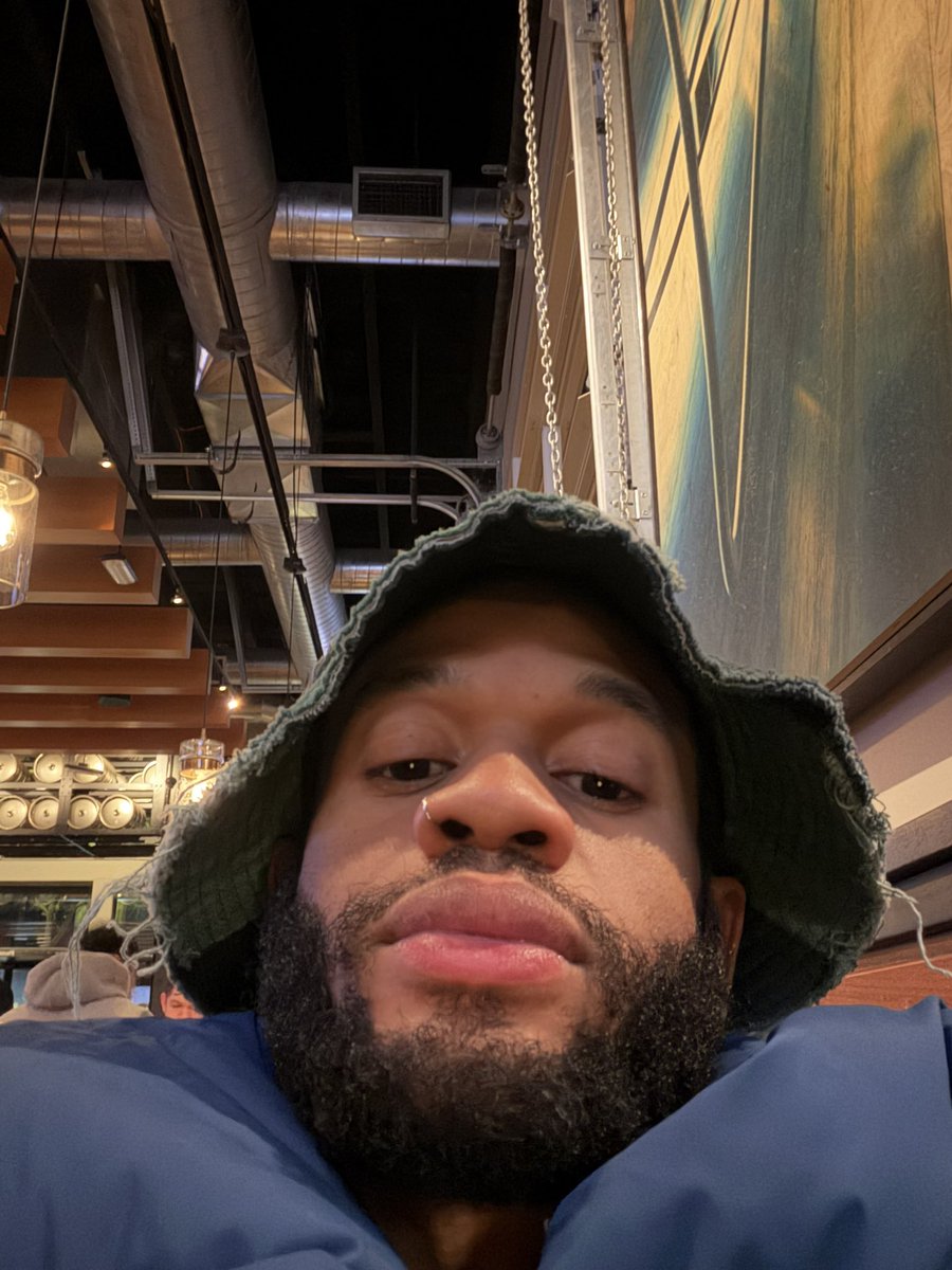 DemetriusHarmon's tweet photo. meet me in montauk https://t.co/lNUJVFQyTu
