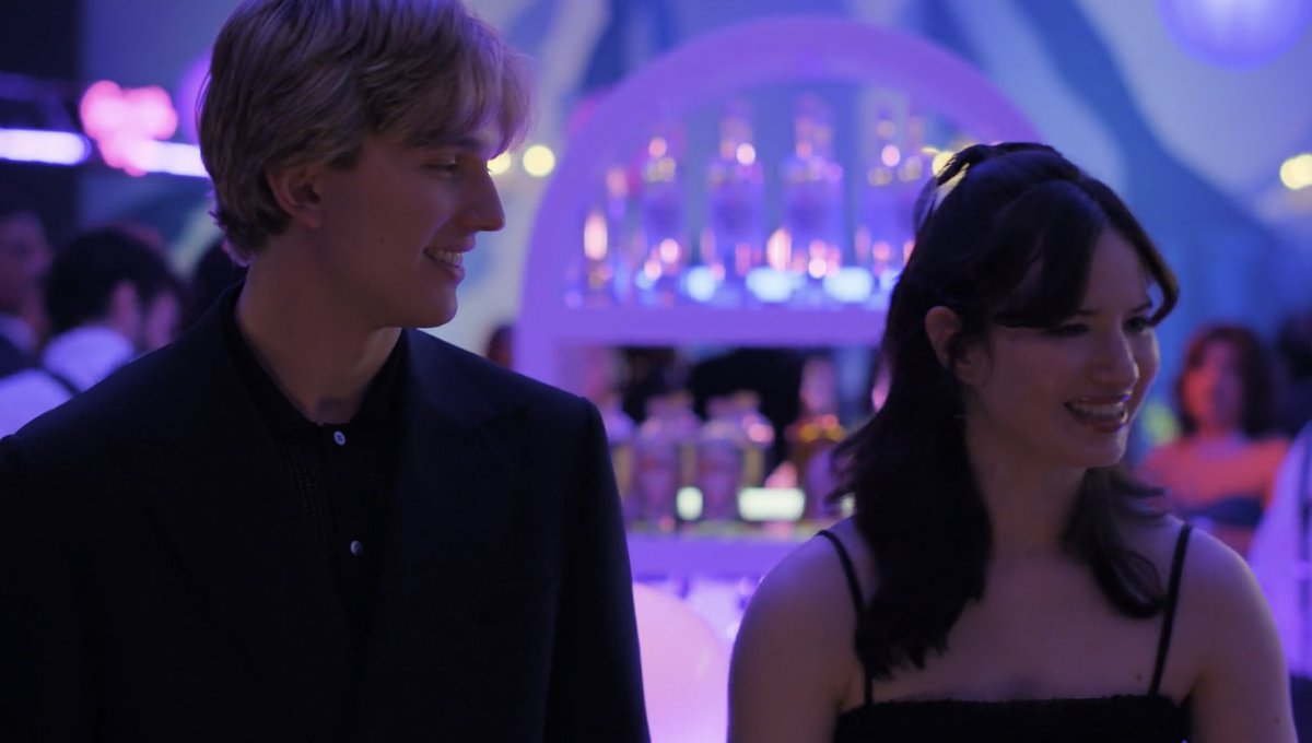 dianabellfort's tweet image. Obsessed husband                      Pretty wife