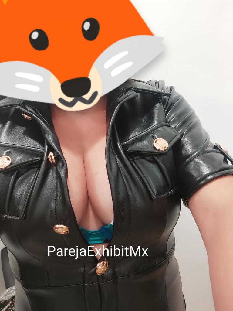 #MartesDeEnseñarLasTetas 
Y ya saben que a mi me encantan los escotes 
Que tal me veo? Salgo a trabajar asi o me tapo un poquito?
#MartesDeMaduritas #escote