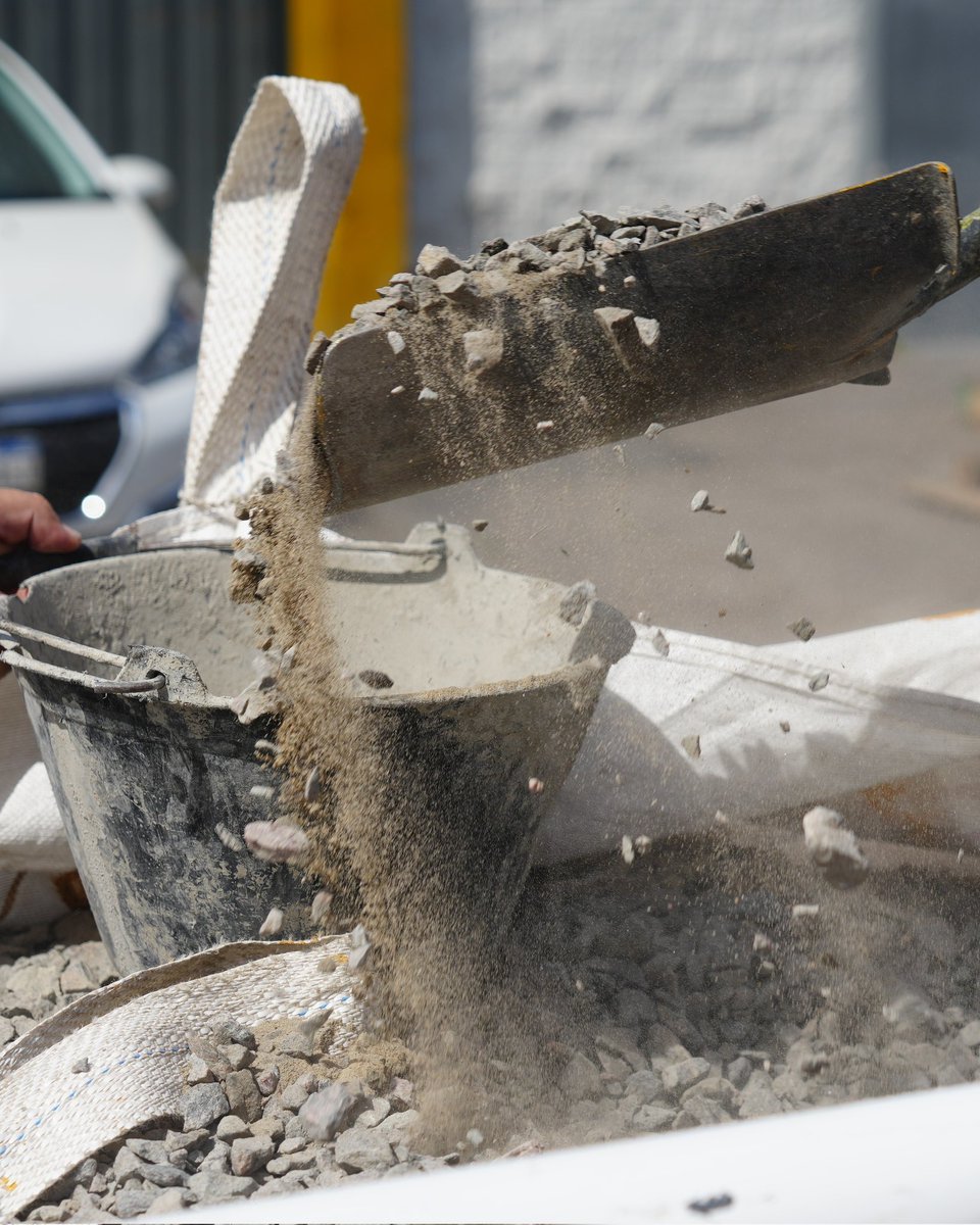 MunicipioLdeZ's tweet photo. 🚧🛠️ OBRAS DE LA COMUNIDAD

📍Frías y Cabildo.
📍9 de Julio entre Suárez y Tomás Guido.
📍Molina Arrotea y Posadas.

Realizamos trabajos de mantenimiento de las veredas y calles de nuestros barrios para garantizar la seguridad del tránsito peatonal y vehicular.

#ComunidadLomas https://t.co/xOMjxti9fi