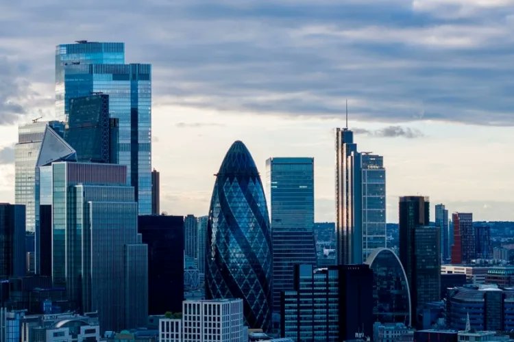 Tech drag and geopolitics drive market volatility <a href="/_CharlesStanley/">Charles Stanley Wealth Managers</a> 
charles-stanley.co.uk/insights/comme…