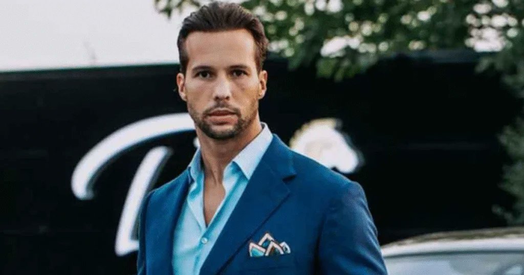 BitcoinSapiens's tweet image. TRISTAN TATE: "2.1 Bitcoin might be enough, but 21 is life-changing. Get 21 within a year, and you'll be in the top 1% forever."