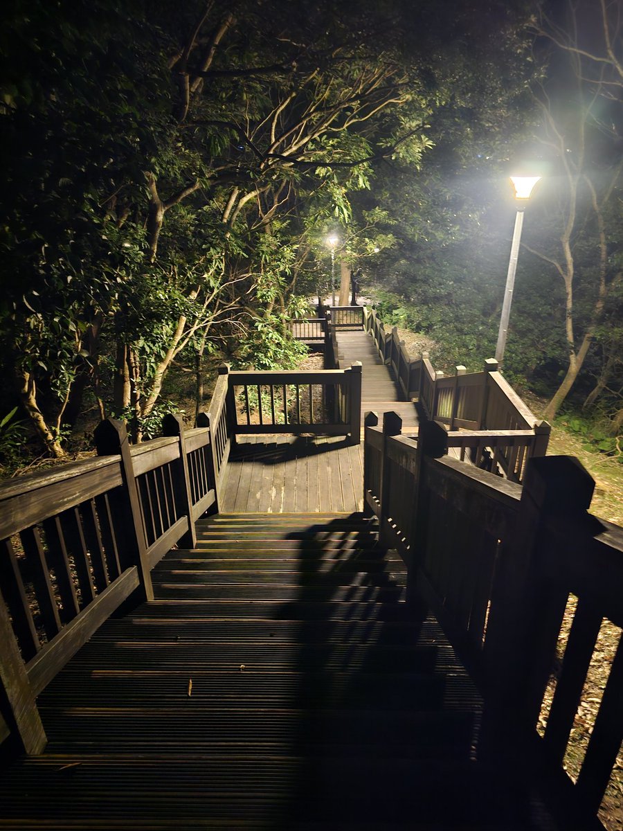 噴過肩膀 tweet media