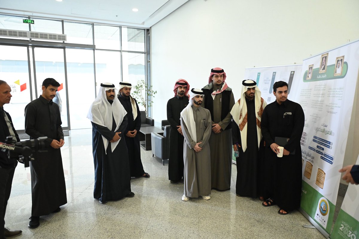 جانب من المعرض التوعوي “الولاء للوطن والمواطنة”، والتي عكست وعي الطلبة ومنسوبي الاصاله وحرصهم على تعزيز قيم الانتماء والمسؤولية الوطنية، من خلال التفاعل الإيجابي والمشاركة الفاعلة.