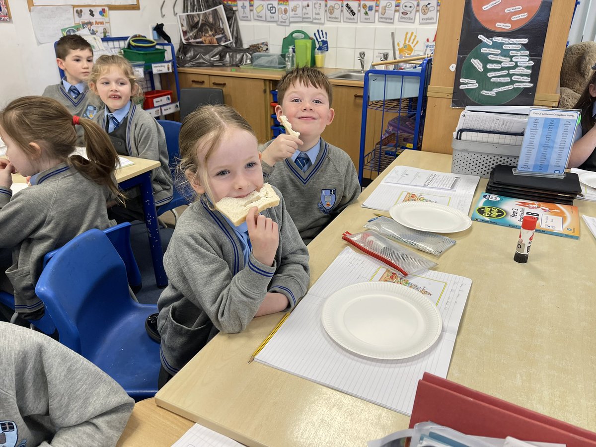 StJBoscoYear2's tweet photo. We have had the best afternoon sampling a variety of foods from the different food groups. https://t.co/A6TZzTOA8G