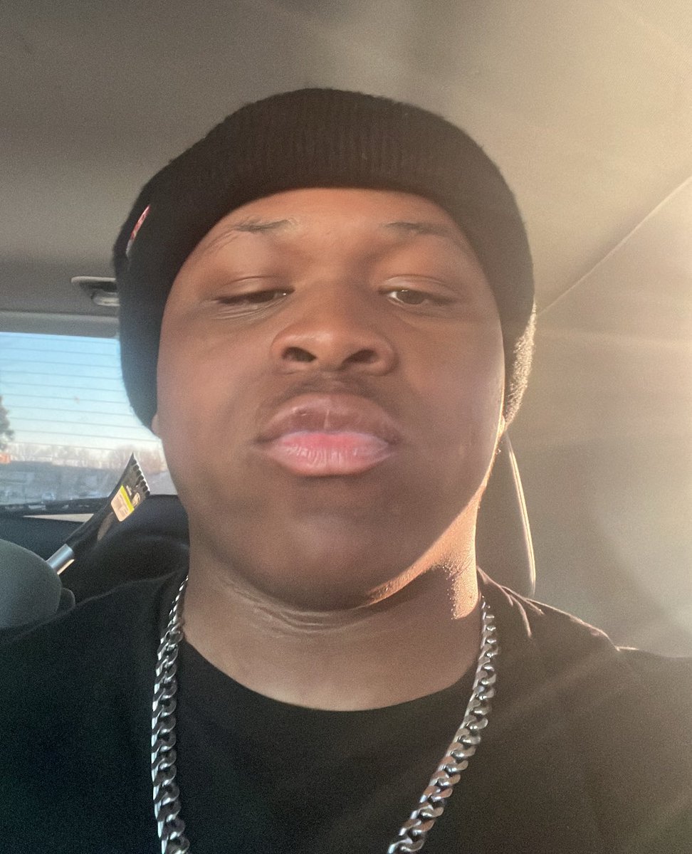 GoldMouffDawg's tweet image. i started smoking weed again.