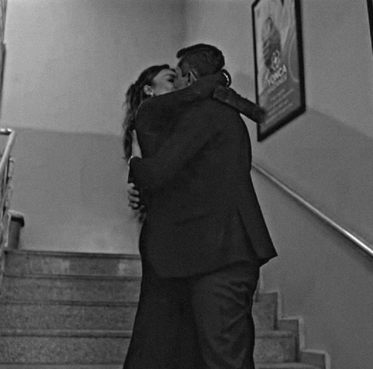 çünkü aşk böyle bir şey olmalı 🖤🌹