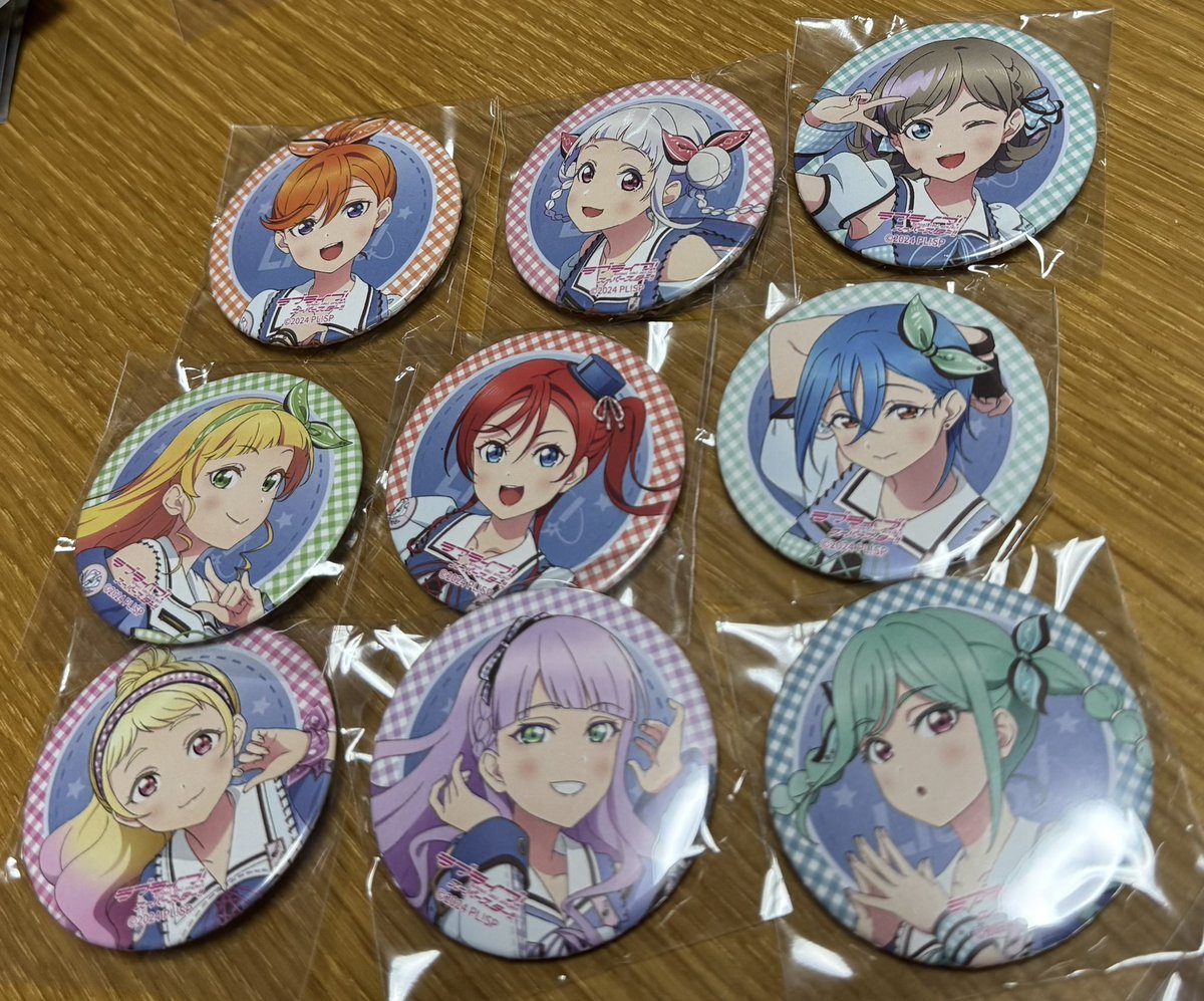 神奈川で揃った缶バッジとフォト風カード5枚。 フォト風カードはこちら