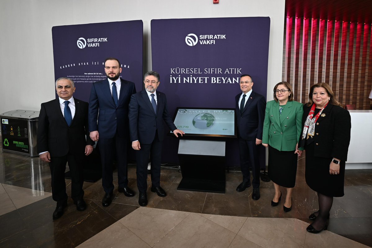 ‘COP31 Sürecinde Türkiye Sıfır Atık, Çevre ve İklim Değişikliği Çalıştayları’ kapsamında gerçekleştirdiğimiz Gaziantep Çalıştayı Sonuç Konferansı’nı, Tarım ve Orman Bakanımız Sayın İbrahim Yumaklı ve kıymetli protokolümüzün katımıyla tamamladık.🌱

Sürdürülebilir gelecek