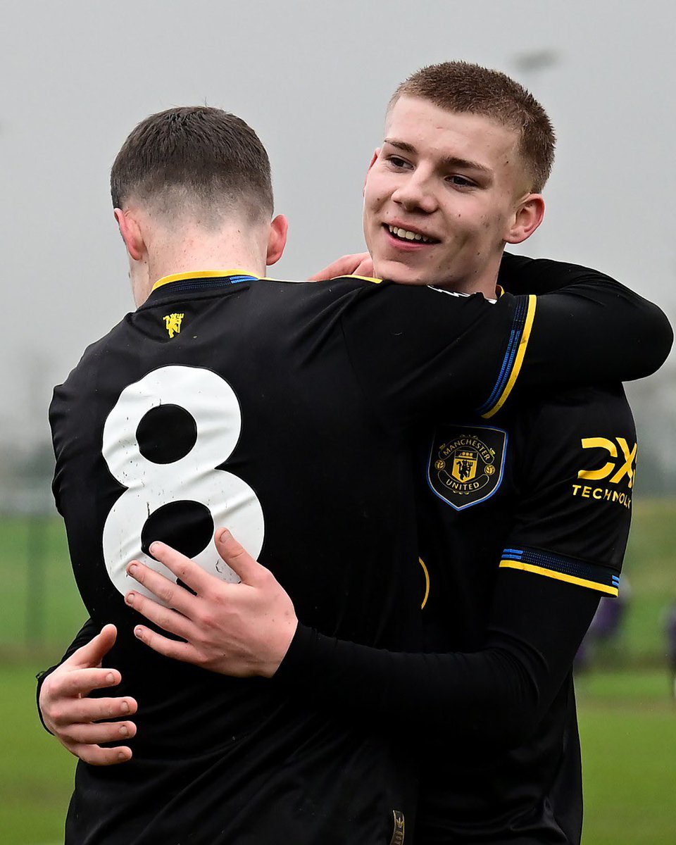 Louie Bradbury’s last 15 days:

Jan 27: ⚽️ ⚽️ vs Burnley U18s
Feb 2: ⚽️ vs West Brom U21s
Feb 6: ⚽️ vs Derby U21s 
Feb 10: ⚽️⚽️ vs West Brom U18s 

17-year-old striker is on 🔥 #mufc