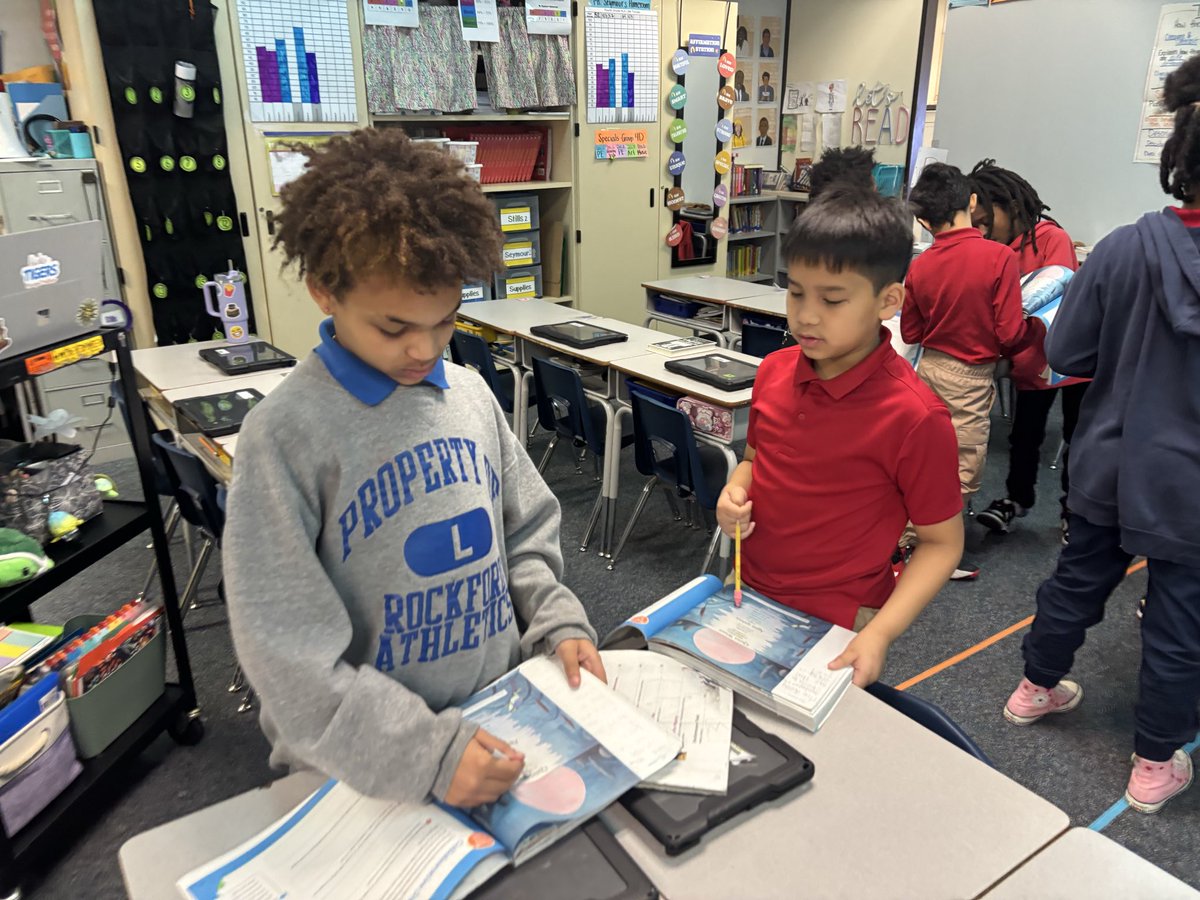 MatturroMEd's tweet image. Witnessed some great student 🗣️discourse &amp;amp; 📝 today in @MsStills_in4th grade class!!! #identify #compare #similemetaphors