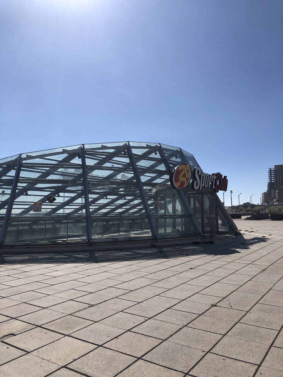 loouuvre's tweet photo. imagínate entrenar en el louvre fua https://t.co/REOJjjAZQy