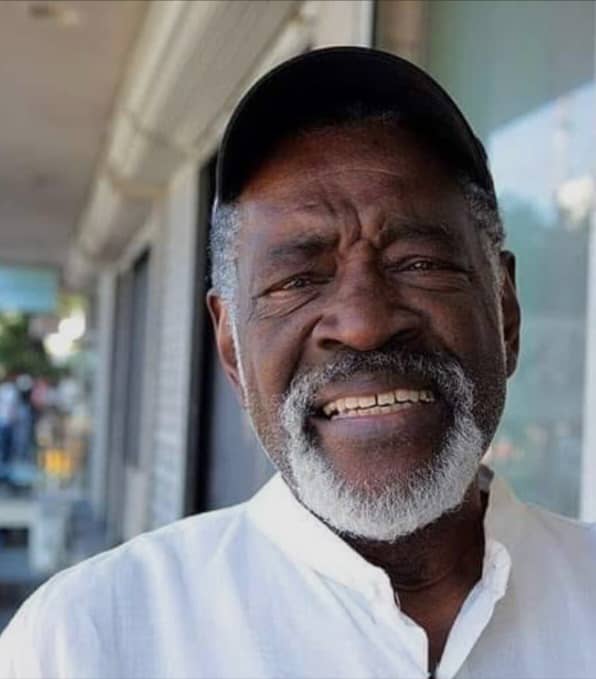 Con dolor infinito despedimos al gran actor cubano Alden Knight, un verdadero maestro de la escena y uno de los artistas más admirados y queridos por nuestro pueblo. Deja un hermoso legado de cubanía, profesionalidad y coherencia artística y revolucionaria, que perdurará.