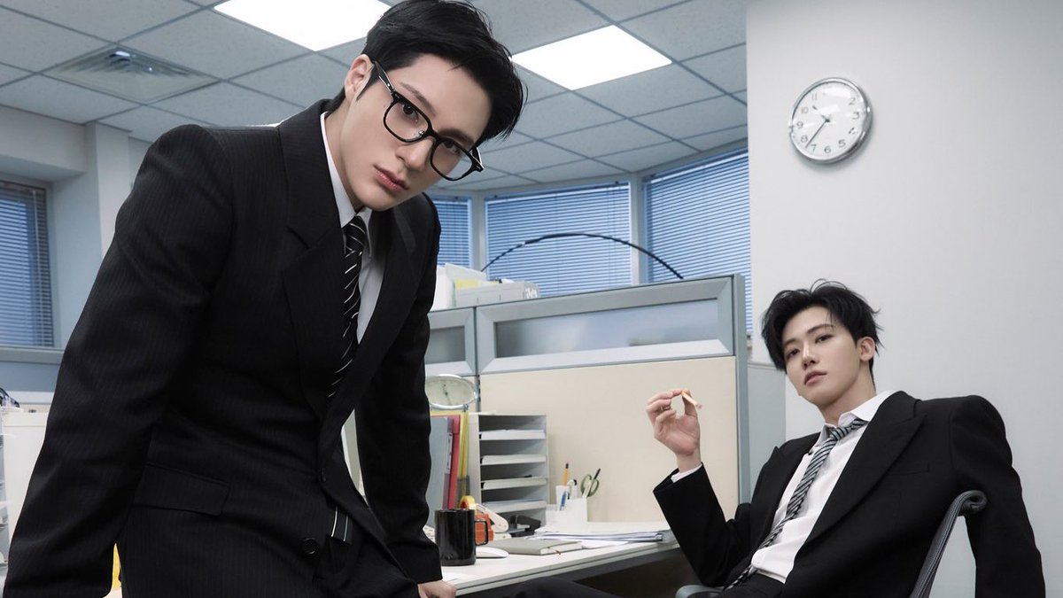 iwasonceurbae's tweet image. ตั้งแต่ทีเซอร์แรกจนปัจจุบันคือแจมกับน่อแต่งตัวคอนทราสกันหมดเลย
ผมดำ/ขาว
ใส่/ไม่ใส่แว่น
คอลึก/คอเต่า
ชุดพอดีตัว/โอเวอร์ไซส์

สมกับที่บอกว่าหยินหยาง

JNJM ONE SIDE FILM
#NCTJNJM_BOTHSIDES