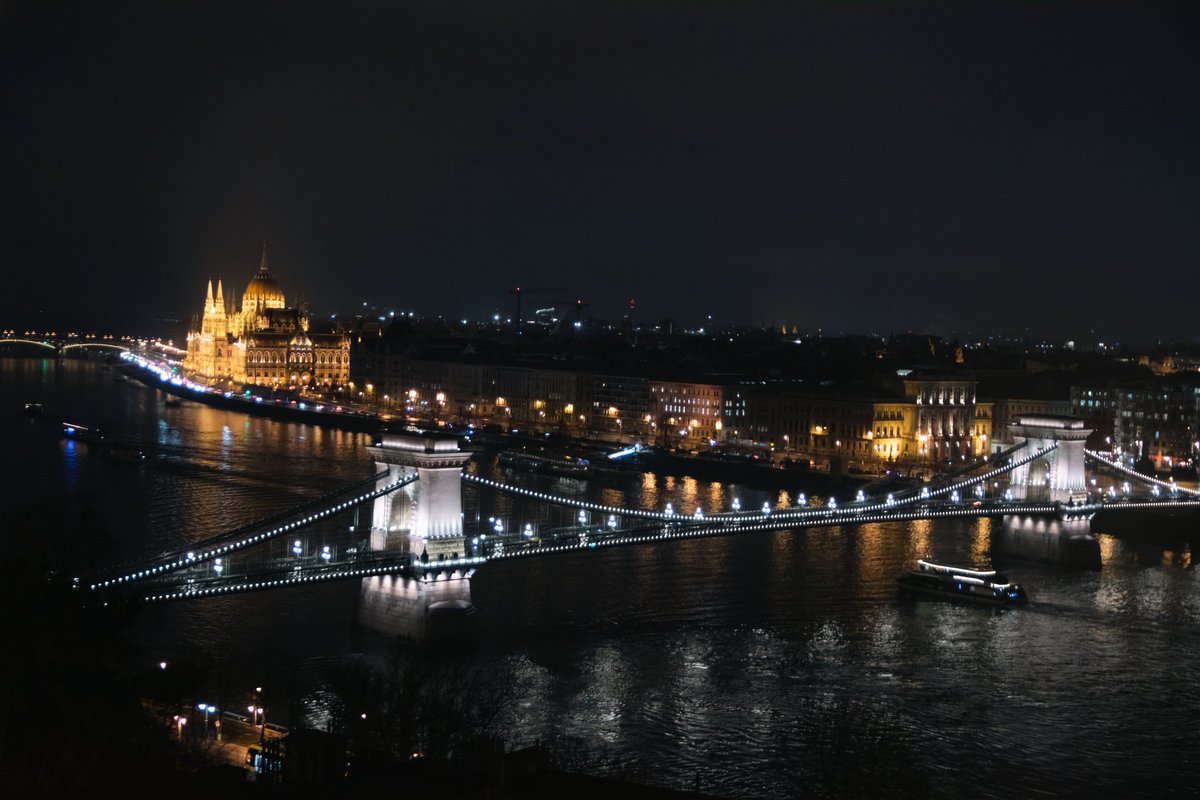 thedoksoz's tweet photo. Budapeşte geceleri📸 https://t.co/AxPoG8ybhy